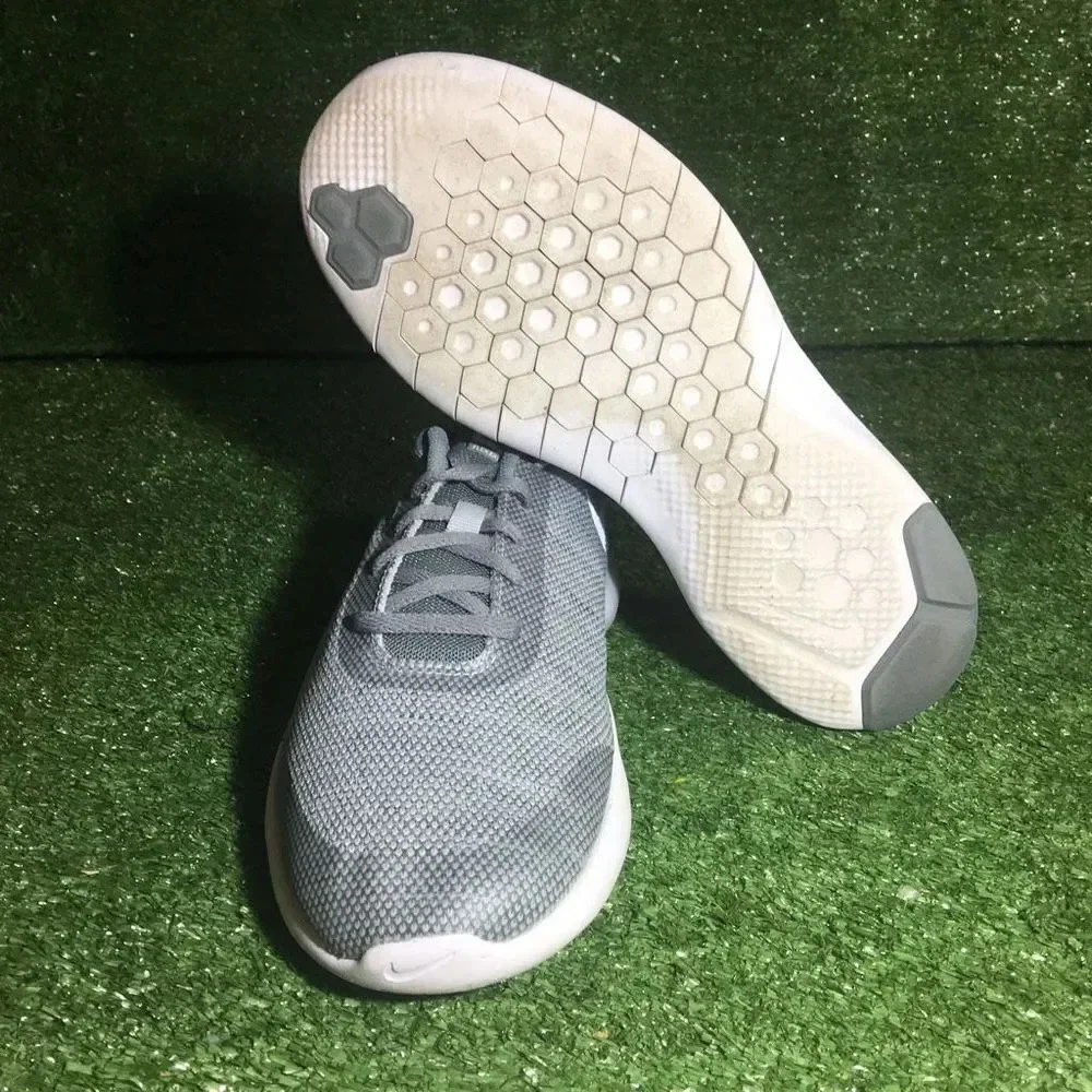 Kids Nike tennis shoes size 7Y womens 8.5 flex experience RN7 gray/white running